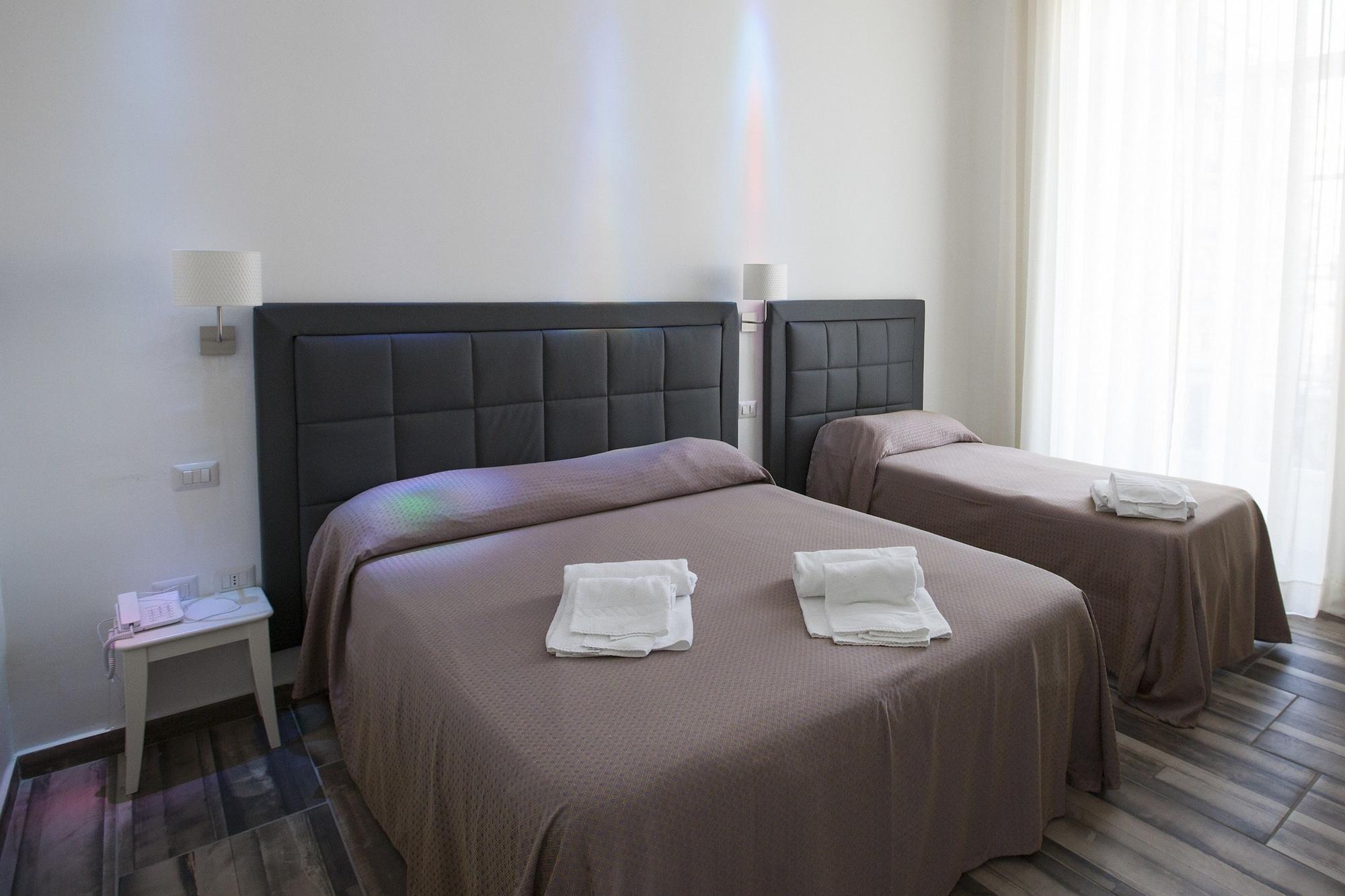 Napoli Garibaldi Square Bed and Breakfast Εξωτερικό φωτογραφία