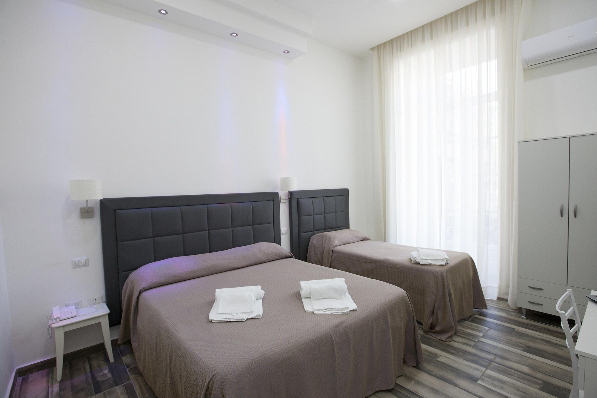 Napoli Garibaldi Square Bed and Breakfast Εξωτερικό φωτογραφία