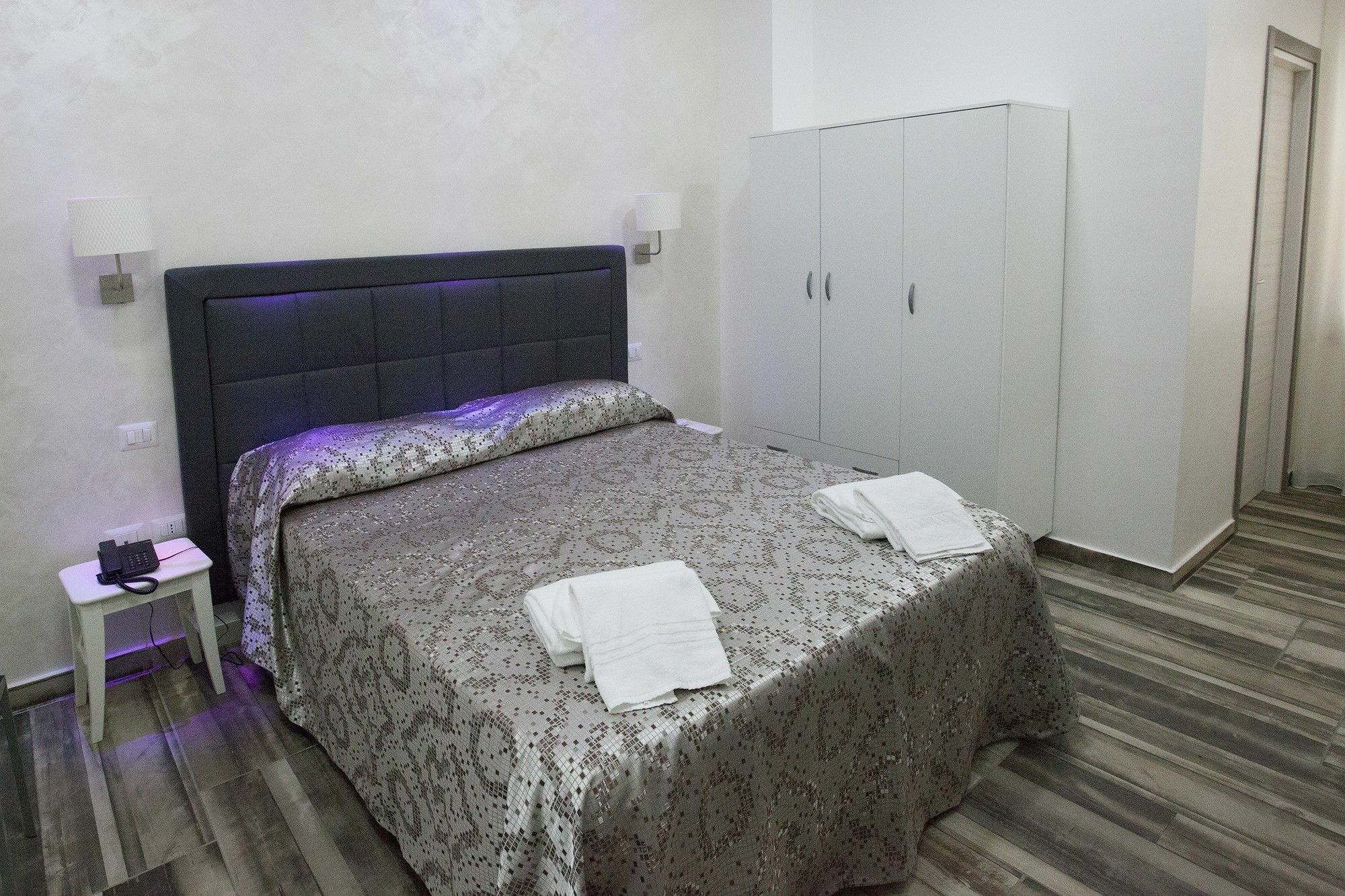 Napoli Garibaldi Square Bed and Breakfast Εξωτερικό φωτογραφία